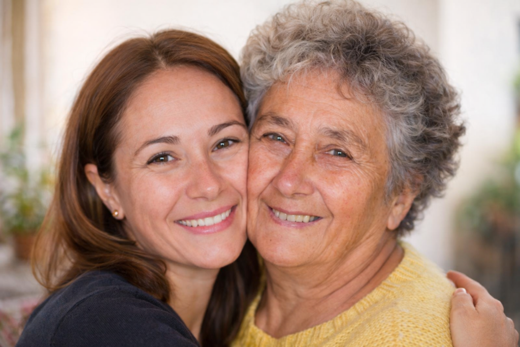 Μητέρα και κόρη αγκαλιά